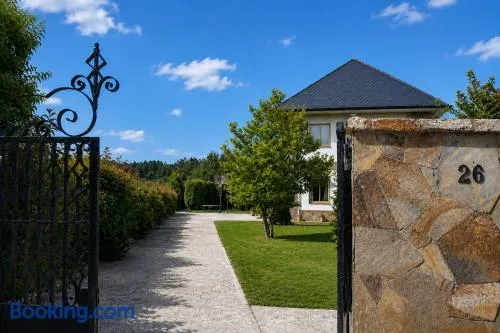 Gran chalet con piscina y gran jardín cerca de A Coruña - Image 1