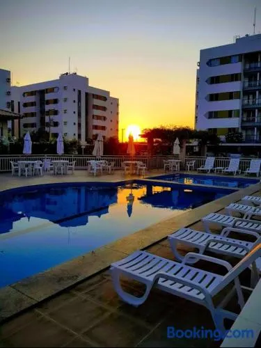 Ajuflat- Seu lar perto da Praia e da Orla de Atalaia com Ar condicionado e piscina - Image 1