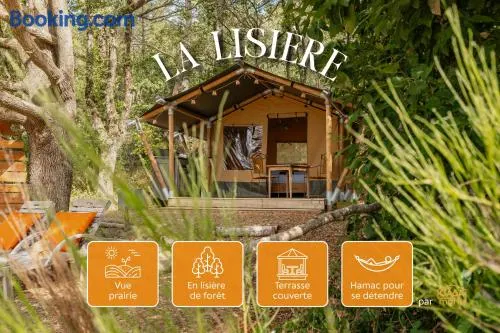 La Lisière - Séjour insolite en pleine nature - Vue prairie - Literie haut de gamme - Sdb extérieure avec eau chaude - Terrasse couverte - 7min du Lude et son château - Idéal couples et randonneurs - Image 1