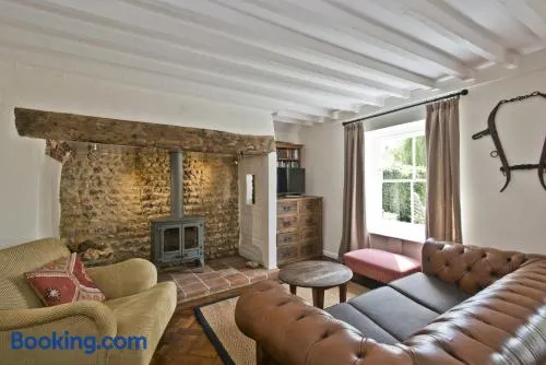 Japonica Cottage - Image 1