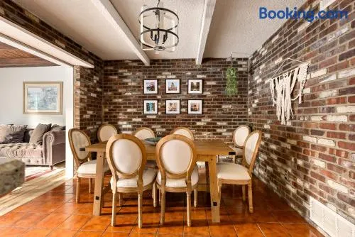 Adorable 4 bedroom home with Pool & more - Image 1