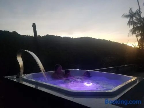 Chácara pé n'água, 80 km de SP, piscina e spa aquecido - Image 1
