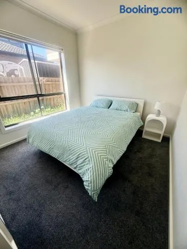 Peaceful Private Room in Wyndham Vale - Image 1