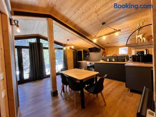 Chalet l'Epicéa T3 en forêt avec Terrasse & Jardin à 5 min à pied des pistes P2 et commerces - Image 1