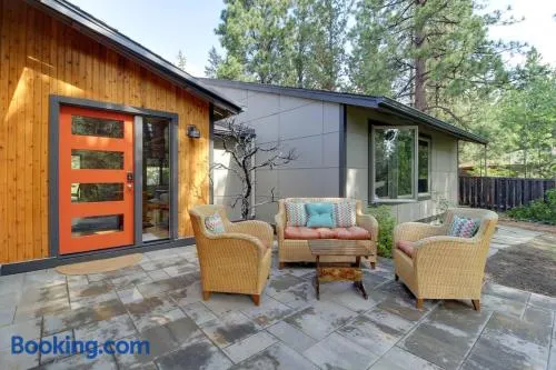 2 Master Suites, Fenced Yard, Hot Tub - Image 1