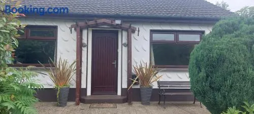0ne bed house on private road - Image 1