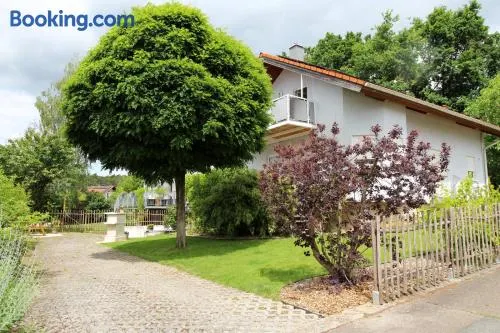 Appartement de vacances avec terrasse, jardin et barbecue - Image 1