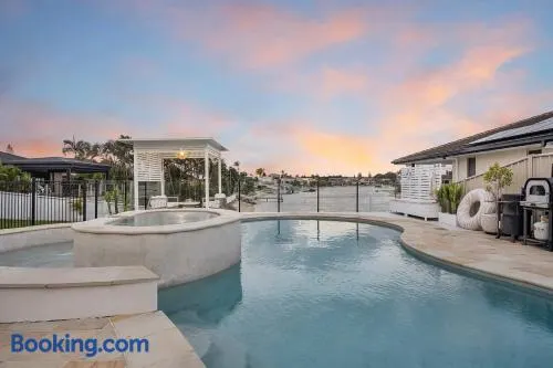 Lux 5Brs Waterfront Villa, near Surf Paradise, Heated Spa - Image 1