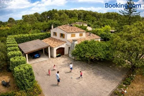 Grande maison de vacances jusqu'à 15 personnes, à quelques pas d'Aix-en-Provence - Image 1