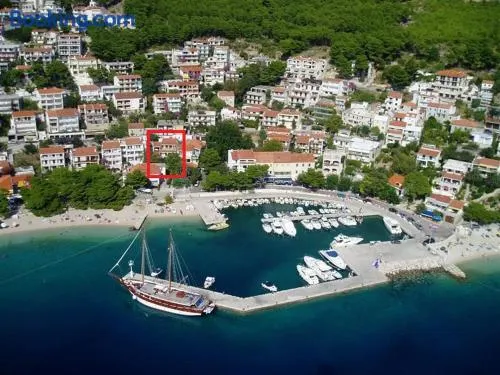 Beach apartment in the center of Brela - Image 1