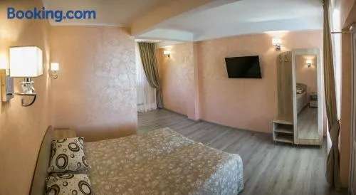 Arizona Hotel - Image 1