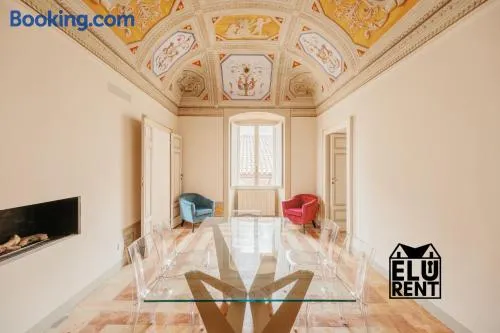 Sotto gli affreschi del 1800 con colazione inclusa - Image 1