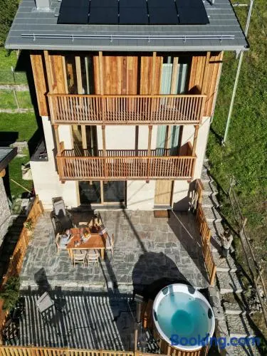 Modern chalet with hot tube - Image 1