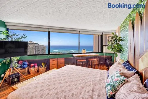 Ocean View Prime Location Surfer Studio With Parking - Image 1