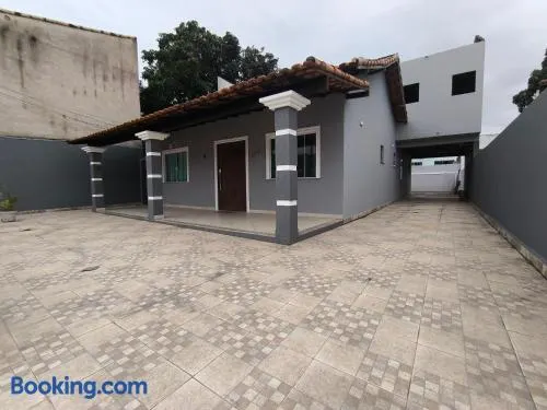 Casa inteira 3 quartos Vila Capri bairro nobre 14 pessoas e 6 carros - Image 1