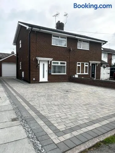 Wessex Stays - Spacious 1 Bedroom Property - Image 1