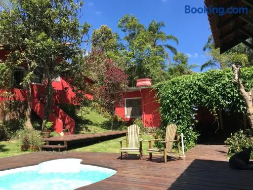 Casa Crudo, PRIVACIDADE NA MATA ATLÂNTICA, piscina, trilhas e descanso - Image 1