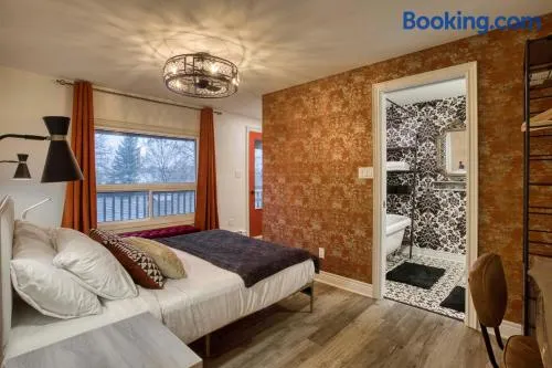 Rustic Elegant Stays in Niagara Benchlands - Image 1
