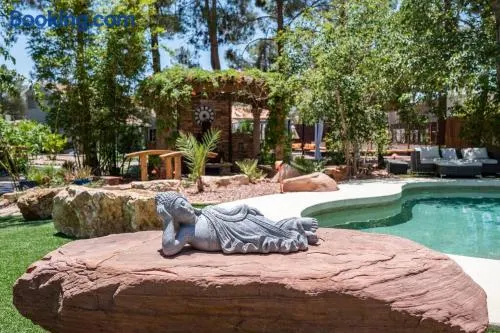 Resort-Style Paradise w 2 Pools - Image 1