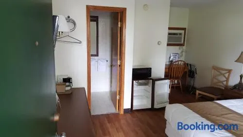 Budget Host Inn - Image 1