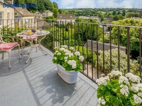 3 Bed in Stroud oc-78968 - Image 1