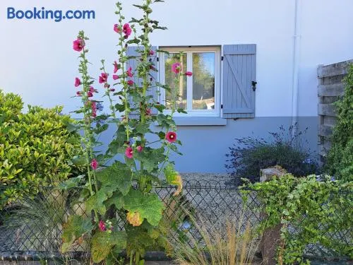 Gîte rénové avec jardin privé, proche de la Baule et Guérande, idéal pour 4 personnes. - Image 1