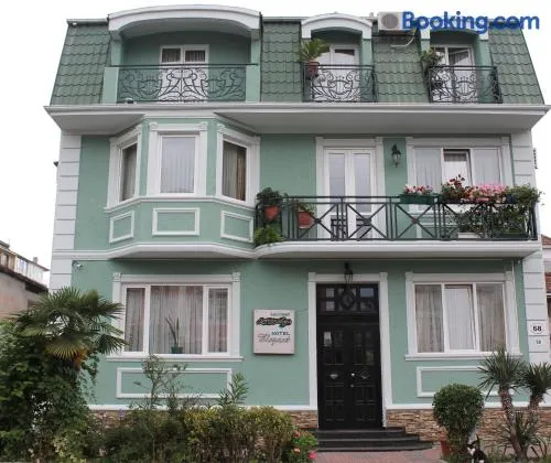 Hotel Elegant Garden - Image 1