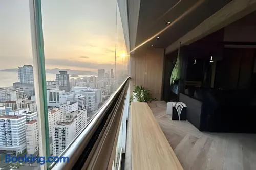Lindo Apto Com Vista Maravilhosa - Varanda Ampla e Lazer Completo - Image 1