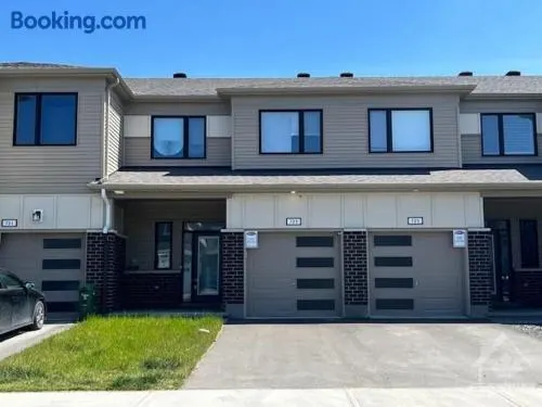 Lovely 2 bedroom 2 bath - Image 1