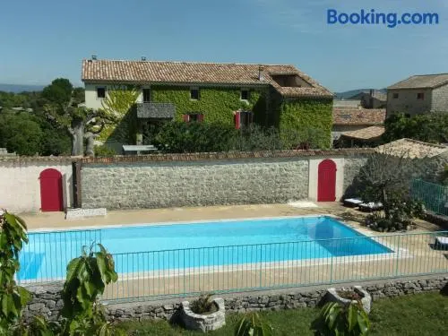 Gîte le MAGNAN, 50 m2, charme, nature, terrasse, piscine chauffée, sud Ardèche - Image 1