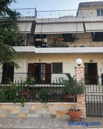 Apartment with Garden - Image 1