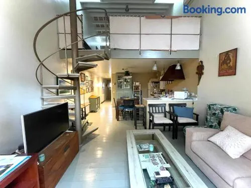 Casa familiar duplex y parking gratis - Image 1