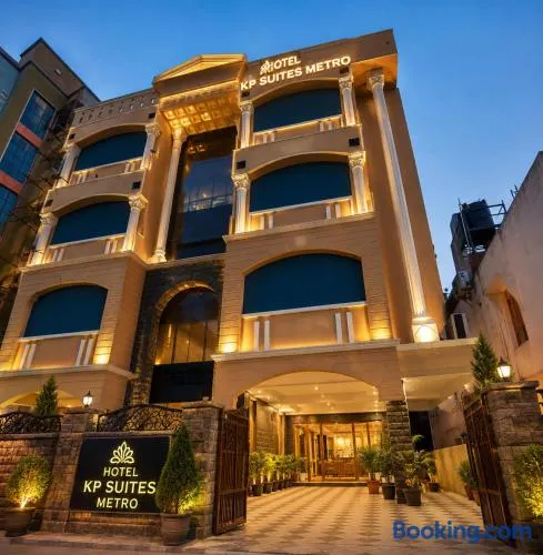 Hotel KP Suites Metro Near LakeShore Mall - Image 1