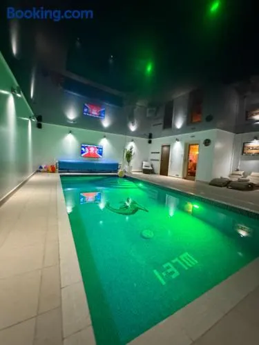 Devon Retreat,Indoor Pool,Hot-Tub,Sauna,Cinema,Gym - Image 1
