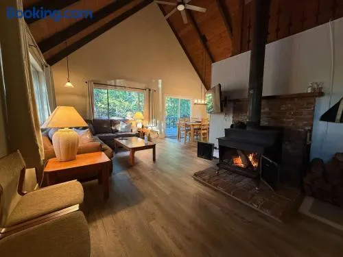 Blue Lake Chalet- 3 Bedroom + Loft/Pool Table in Arnold/Bear Valley (Pet-Friendly) - Image 1