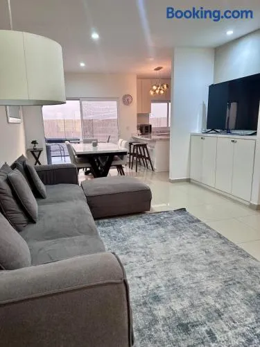 Family home with ocean views 40 minutes from vineyards - Image 1