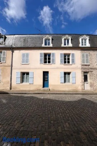 Maison de campagne en plein centre de Senlis - Image 1