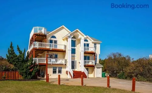 Whalehead Adventure With Ocean Views Pool Spa - Image 1