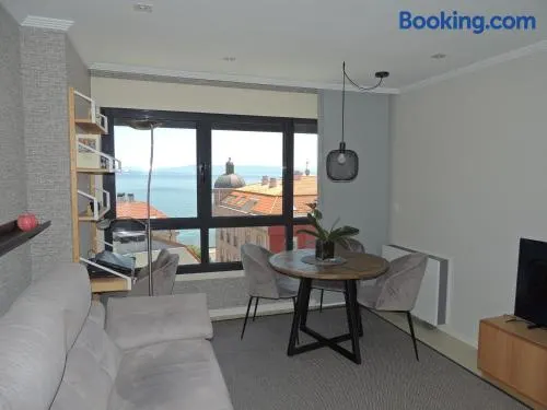 Apartamento con vistas al mar y playa enfrente - Image 1
