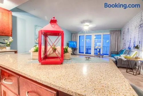 BEAUTIFUL 3 BD Laketown Wharf 1133- Best Amenities! - Image 1