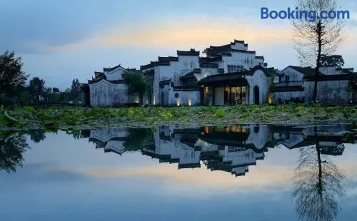 Huangshan Chenkan Su House Hotel - Image 1