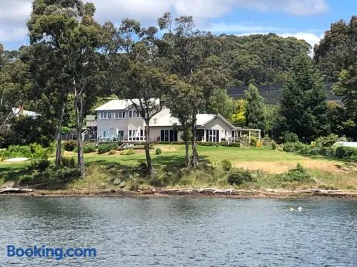 The Anchorage Waterfront Retreat - Image 1