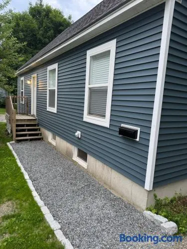 Bangor Waterfront Stay Steps to Concert Venue - Image 1