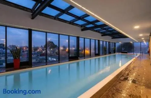 72Hub moderno apto vistas ciudad, piscina gimnasio - Image 1