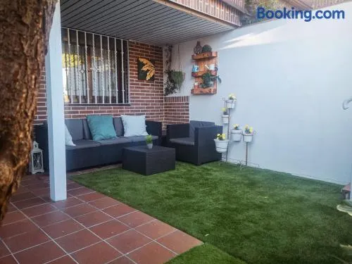 Apartamento con jardín privado a 10 min del centro de Salamanca - Image 1