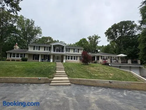 Private Annapolis Retreat - Image 1
