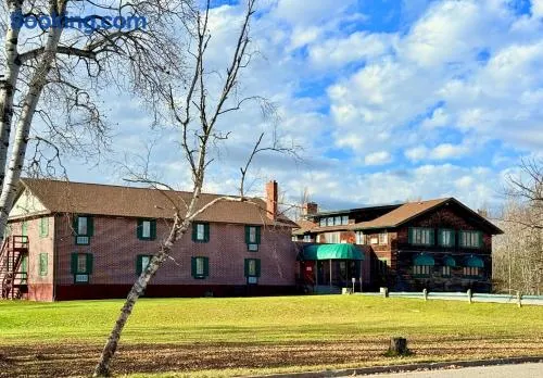 Riverview Lodge - Image 1