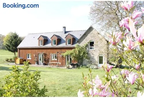 Maison familiale, 15 pers, 7 chambres, piscine, déco soignée - Image 1