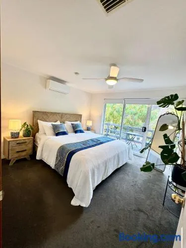 Treetop Ocean Views at Maslin Beach Coastal Escape Pet Friendly - Image 1