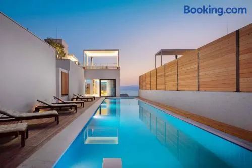 Spettacolare villa totalmente attrezzata con giardino, sauna e internet veloce | Vista sull'acqua - Image 1